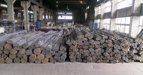 Taller de metalurgia, plano aéreo dentro del taller de metalurgia — Vídeos de Stock