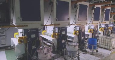 Duvar kağıdı üretimi için modern taşıyıcı. Duvar kağıdı üretimi,