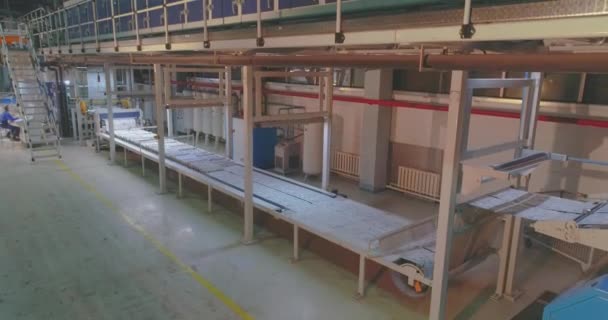 Produção de papel de parede, transportador moderno para produção de papel de parede — Vídeo de Stock