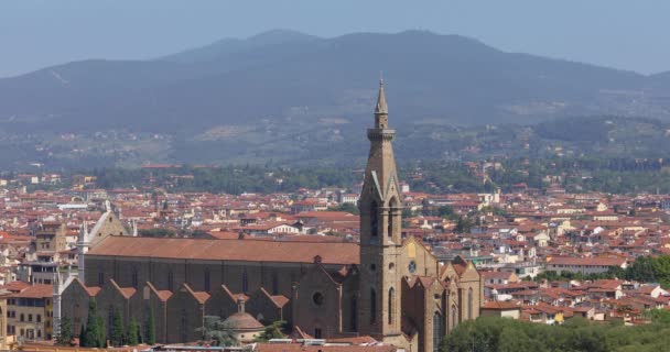 Włochy, Florencja Bazylika Santa Croce di Firenze. Basilica di Santa Croce di Firenze widok z tarasu widokowego — Wideo stockowe