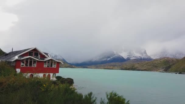 Hory Patagonie. Mount Cerro Payne Grande a Torres del Paine při západu slunce — Stock video