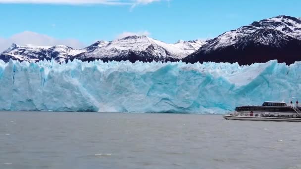 Grå glaciär Patagonien slow motion, Panoramautsikt över Grå sjön, Patagonien, Chile — Stockvideo