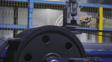 Fabrikadaki parlaklığın dönüşü. Kablo üretim çalışma mekanizması,