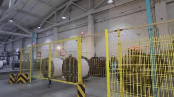 Het testen van de kwaliteit van kabelproducten in de fabriek. Kwaliteitstests in productie, kabelproductietest in de fabriek — Stockvideo