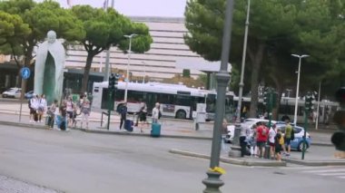 Roma 'nın yolları. Roma 'da trafik arabaları. Yol ayrımı, Roma, İtalya