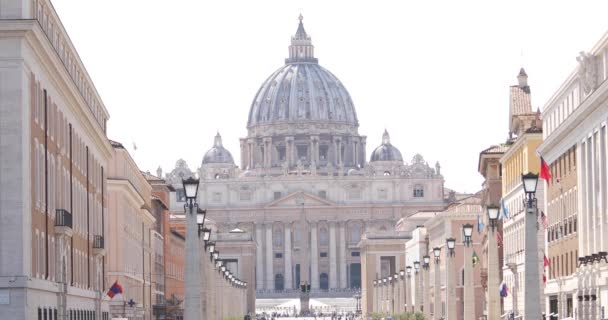 Vatikan 'daki Aziz Peter Bazilikası. Roma 'nın merkezi Vatikan' daki Katedral Bazilikası. Aziz Peters Bazilikası. — Stok video