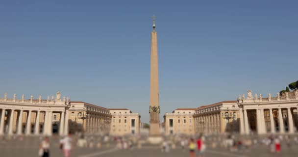 St. Peters Square algemeen plan. St. Peters Square veel mensen lopen op het plein. Italië, Rome, — Stockvideo