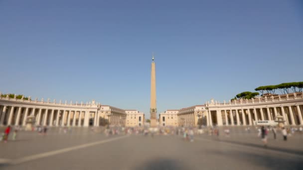 St. Peters Square plan ogólny samolot. Plac św. Piotra Wiele osób chodzi po placu. Włochy, Rzym, — Wideo stockowe