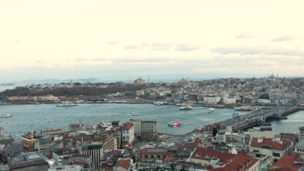 Taime laps from the Galata tower. Bay golden horn time lapas, ships in the bay golden horn time lapas — Stock Video
