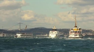 Boğaz Boğazı, Boğaz boyunca giden gemiler.