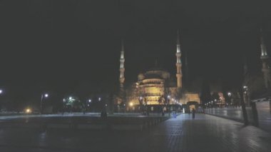 İstanbul 'daki Sultan Ahmed Camii' nin gece çerçevesi. Türkiye