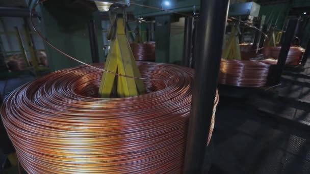 Producción de cables y máquinas en fábrica. Fábrica de cables modernos. Producción de cable — Vídeos de Stock