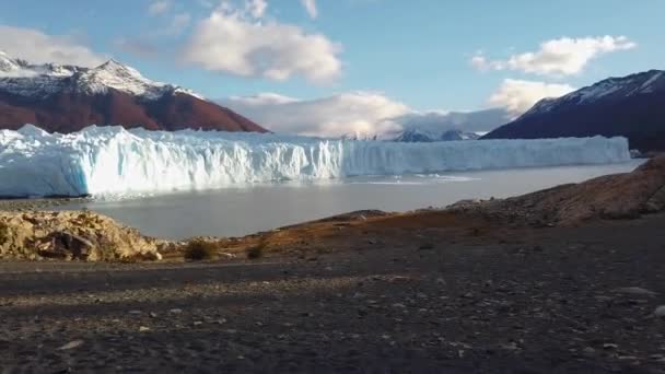 Сірий льодовик Патагонія, панорамний вид сірого озера, патагонія, підлива — стокове відео