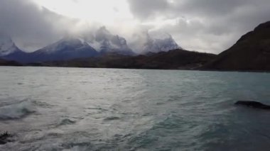 Payne Grande Dağı, Şili 'deki Nordenskjold Gölü, Patagonya. Payne Grande Dağı manzarası