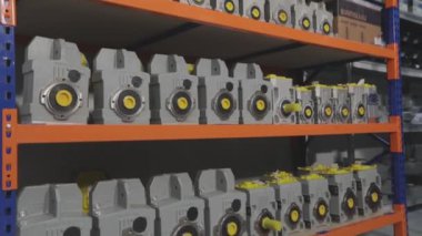 Vitesli depo, vites motorları için depo, stoklarda vites motorları.