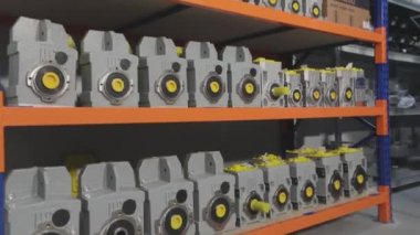 Vitesli depo, vites motorları için depo, stoklarda vites motorları.