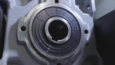 Motor şanzıman devrede, şanzıman dönüyor, taşıma ekipmanları