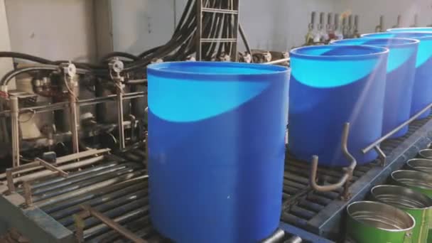 The process of colorization in the factory, White paint is poured into a bucket, the process of pouring paint to the factories — Stock Video