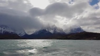 Payne Grande Dağı, Şili 'deki Nordenskjold Gölü, Patagonya. Payne Grande Dağı manzarası