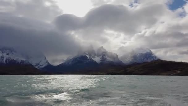 Mount Payne Grande, Nordenskjold Lake in Chile, Patagonien. Blick auf den Mount Payne Grande — Stockvideo