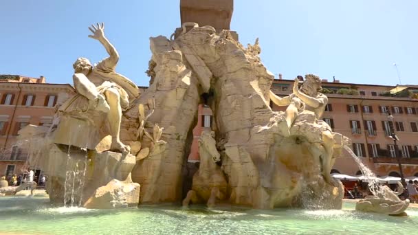 Brunnen der vier Flüsse auf der Piazza Navona in Rom Italien — Stockvideo