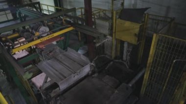 Fırında sıcak metal, sürekli döküm. Kazan bakır eritme