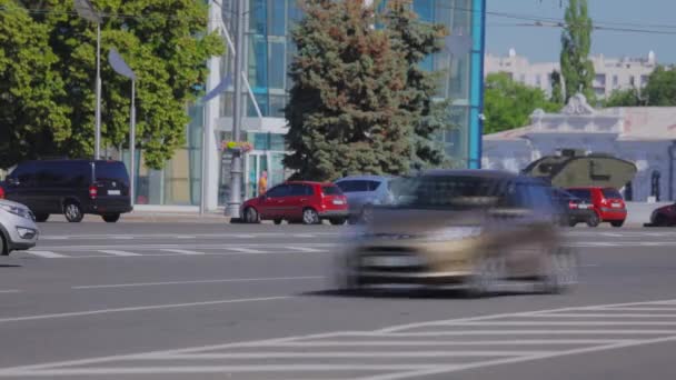 Carretera acelerada en una gran ciudad. Vueltas de la gran ciudad . — Vídeo de stock