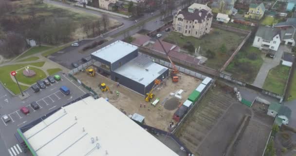 Construction of a new store top view. Construction site from above, machinery at a construction site — Stock Video