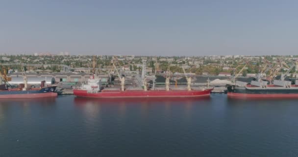 Barcos en puerto, puerto con buques de carga — Vídeos de Stock