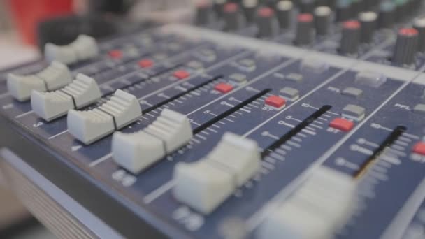 Ses Kayıt Ekipmanı, Parti. Ses kontrol paneli. Profesyonel müzik karıştırıcı — Stok video