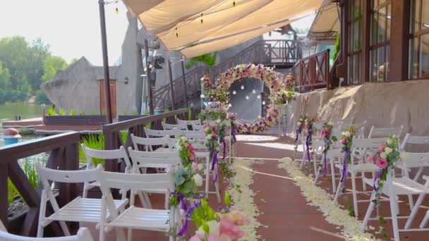 Esküvői dekoráció, helyszínek a vendégek az esküvőn — Stock videók