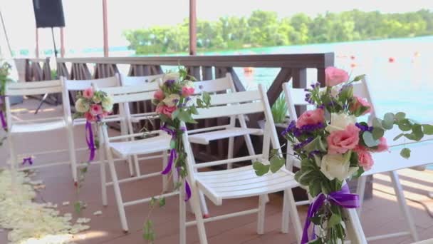 Bröllopsdekoration av blommor. Blomma båge på bröllopet — Stockvideo