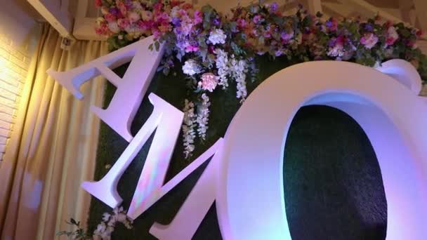 Decoración de boda Amor. Palabra de amor en la decoración de boda — Vídeos de Stock