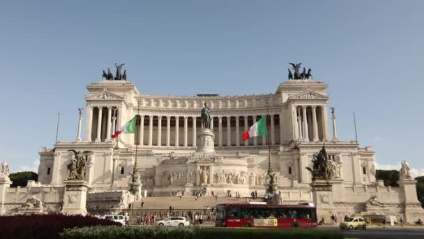 Monumento a Víctor Manuel II en la plaza de Venecia en Roma, Italia — Vídeos de Stock