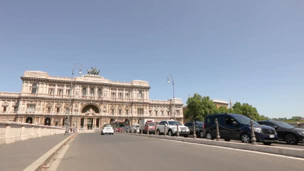 Corte Suprema Italiana, um belo edifício com um exterior antigo no centro de Roma. Corte suprema di cassazione — Vídeo de Stock