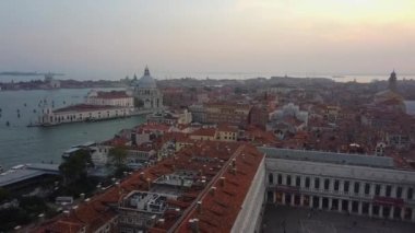 Venedik Panorama 'sı, Piazza San Marco' daki kamp panelinden, Venedik Panorama 'sı, Piazza San Marco' daki kamp panelinden. San Marco Meydanı 'ndaki kamp alanından görüntüler.