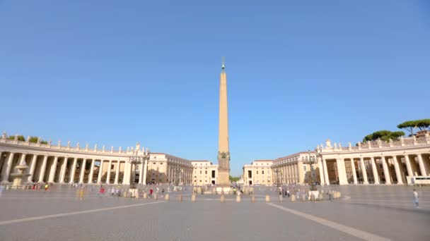 St. Peters Square plano general plano general. Plaza de San Pedro mucha gente camina en la plaza. Italia, Roma, — Vídeos de Stock