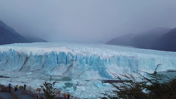 Lodowiec Perito Moreno w Parku Narodowym Los Glaciares niedaleko El Calafate, Patagonia, Argentyna — Wideo stockowe