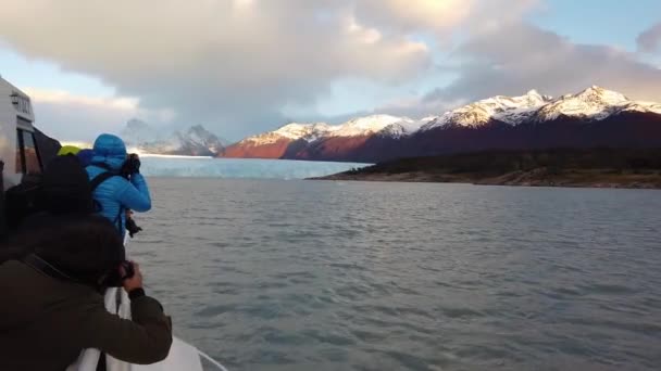 Blue Glacier Gray, Patagonien. Grå sjö solnedgång — Stockvideo