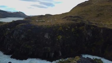 Salto Grande Şelalesi. Salto Grande Şelalesi manzarası. Torres del Paine Ulusal Parkı