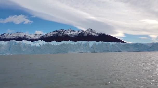 Zachód słońca jezioro szare, niebieski lodowiec szary, Patagonia. — Wideo stockowe