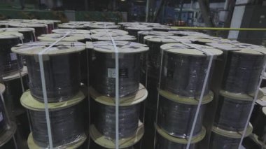 Kablo makaralı paletler. Kablo yapımları