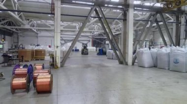 Depoda çalışma, depoda aktif çalışma, depoda forkliftler.