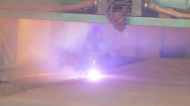 Klippning metall billet med gas skärning. Cnc-gasskärning. Gasskärning. — Stockvideo