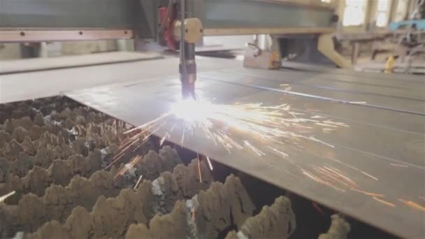 Skärande metallcnc maskin, automatisk Plasmaskärning — Stockvideo