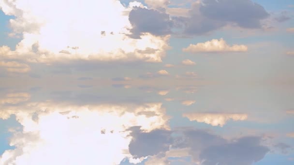 Cielo blu con nuvole bianche time lapse. Belle nuvole nel cielo. Timelapse di nuvole nel cielo limpido. — Video Stock