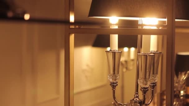 Lampe vintage dans un hôtel cher. Belle lampe de style vintage — Video