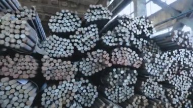 Mermi boş, metal boş, fabrikadaki metal ambar dolu..