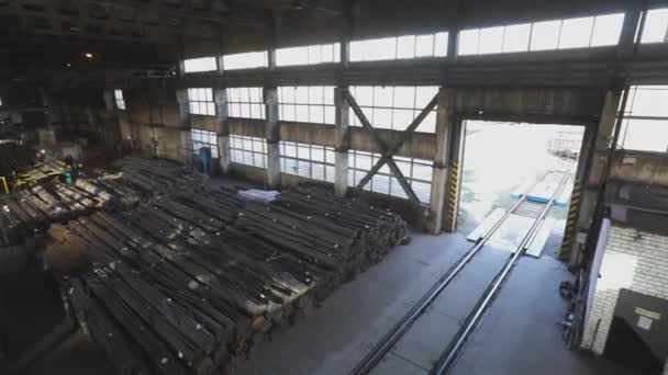 工厂的圆形金属坯,金属坯,金属棒,金属坯仓库 — 图库视频影像