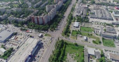 Kesişme noktası üst görünümü meşgul. Kesişme noktası manzarası. Çok sayıda arabalı kavşaklar